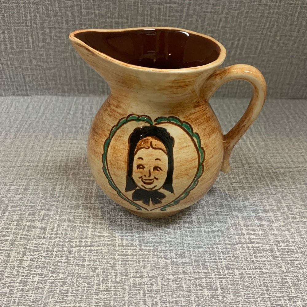 PENNSBURY POTTERY MINATURE CREAMER/ PITCHER